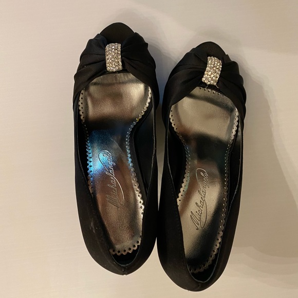 Heels - Picture 3 of 3